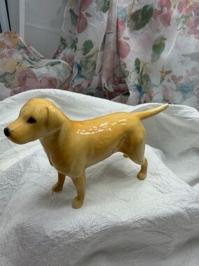 Vintage Beswick Golden Lab figurine